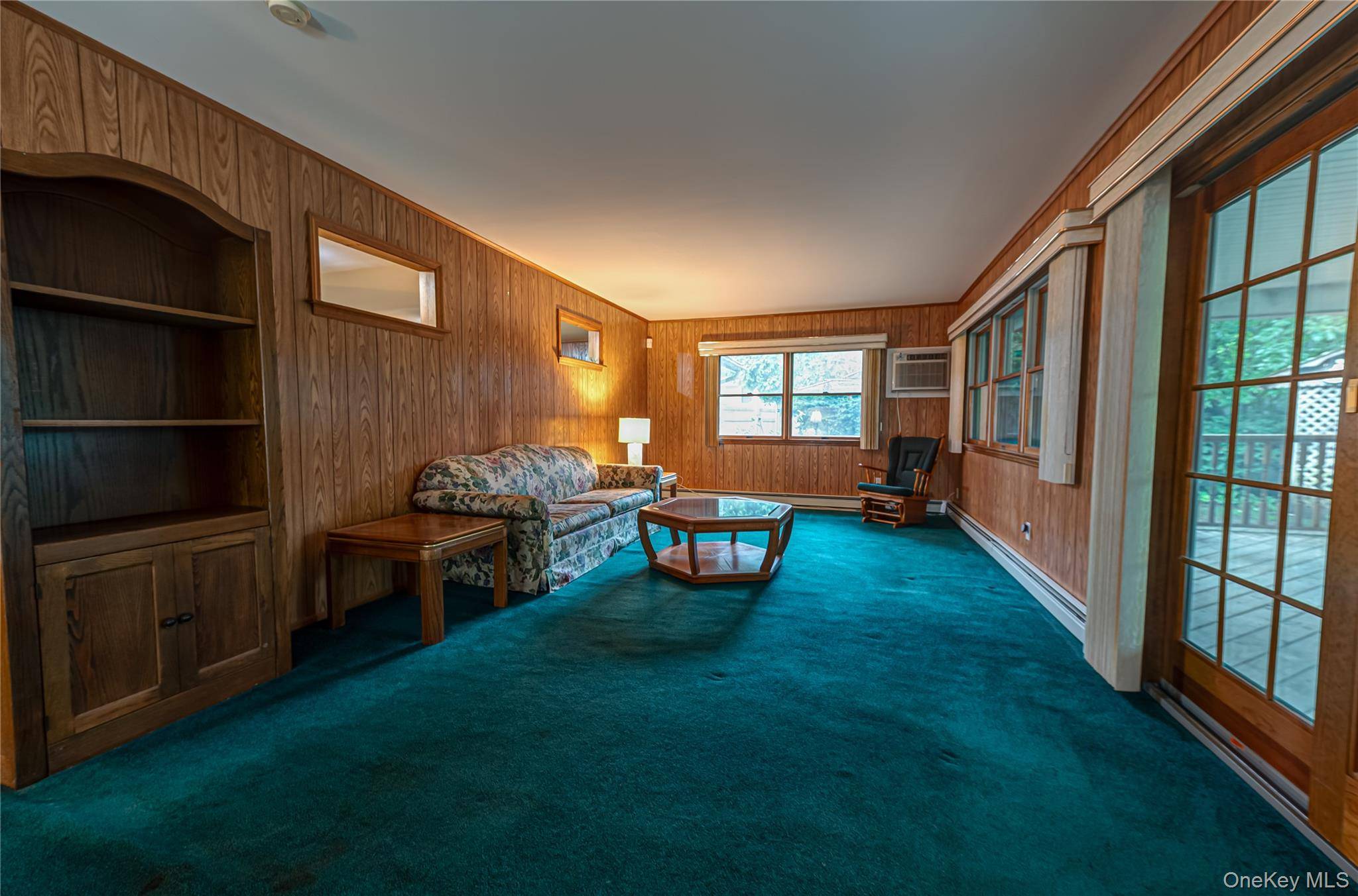 15 Longhorn LN, East Setauket, NY 11733