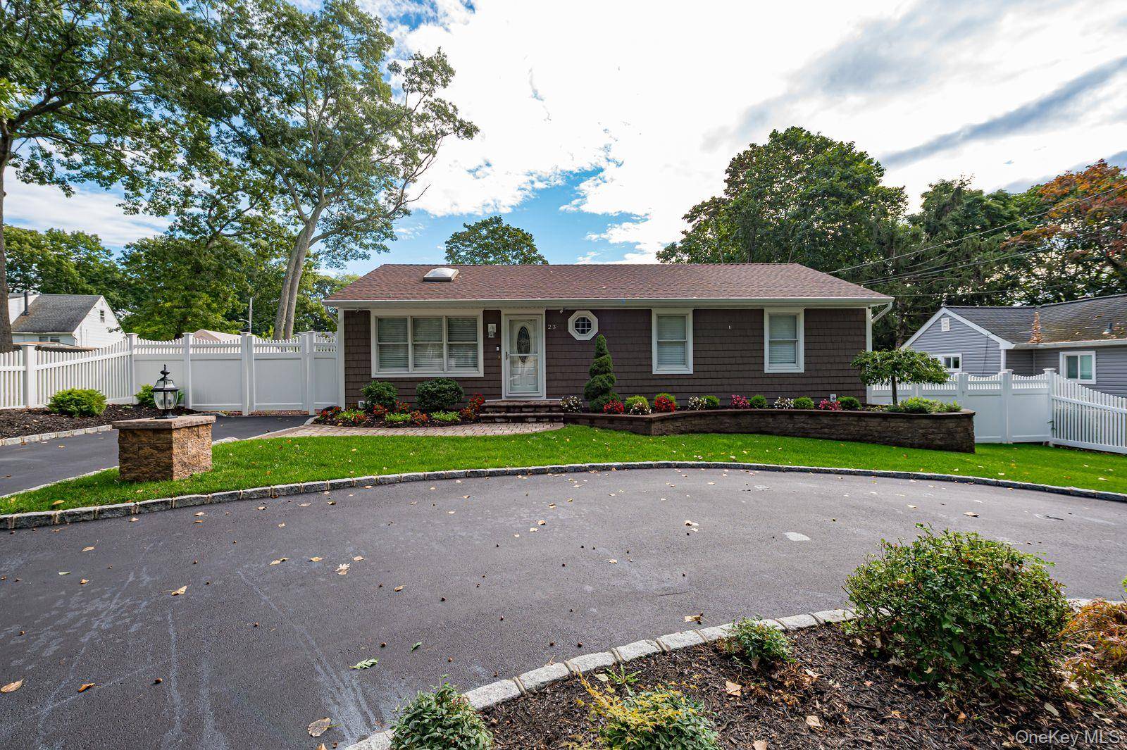 23 Jupiter RD, Rocky Point, NY 11778