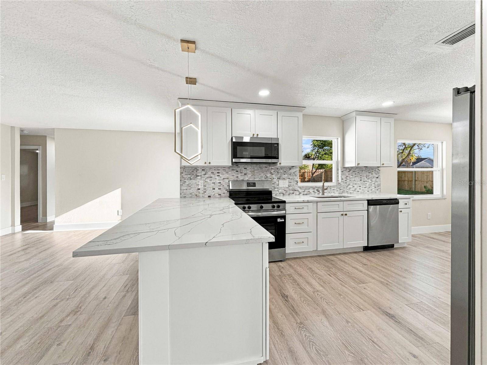 7015 CRESTLAKE DR, Orlando, FL 32819