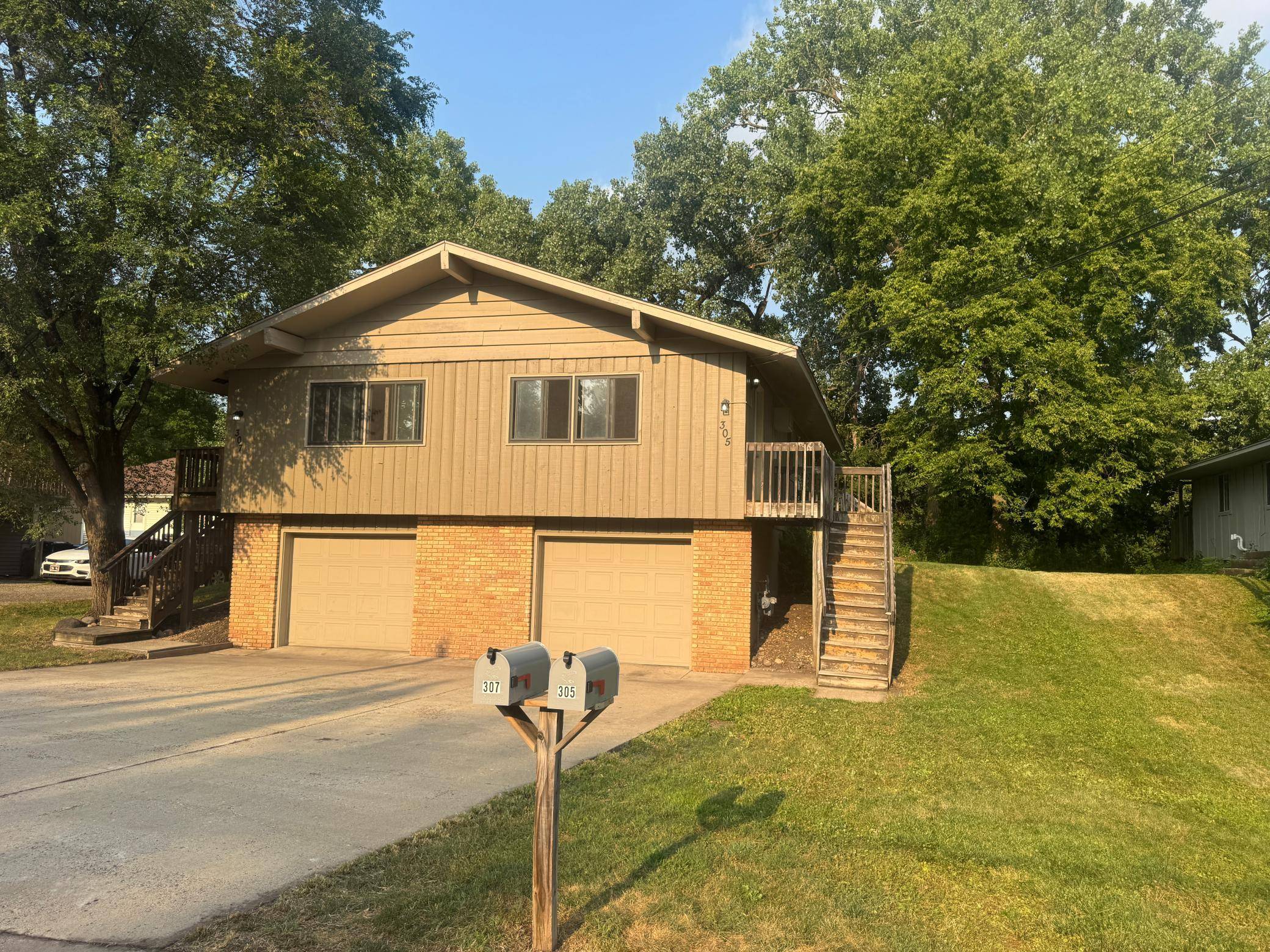 305 Jackson AVE N, Hopkins, MN 55343