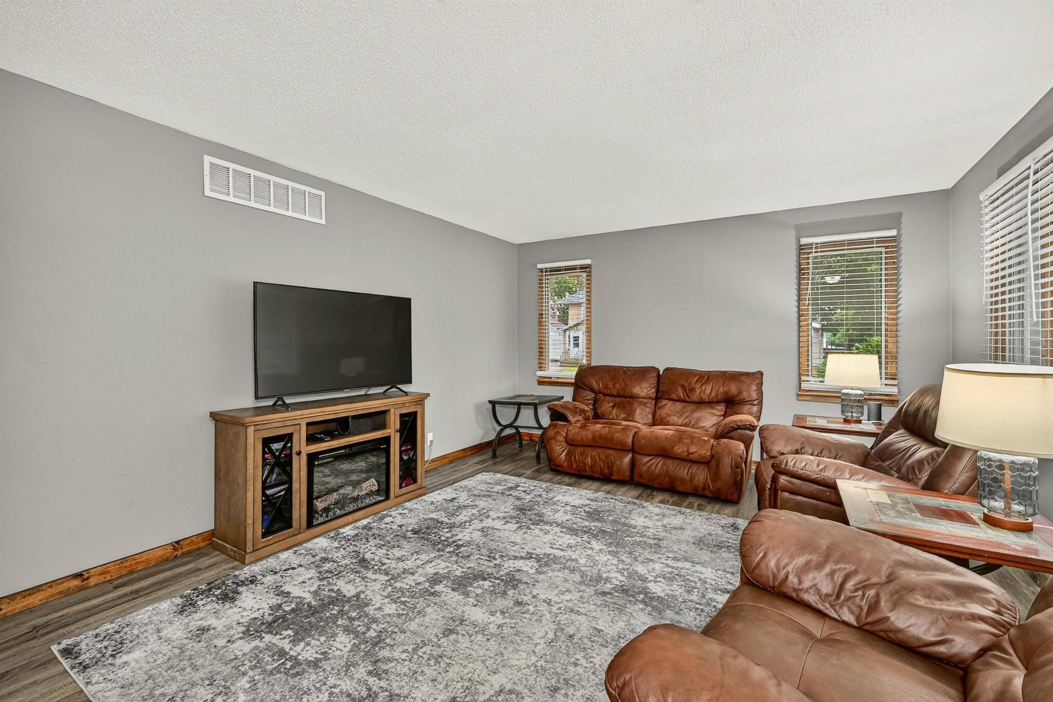 800 6th ST NW, Austin, MN 55912