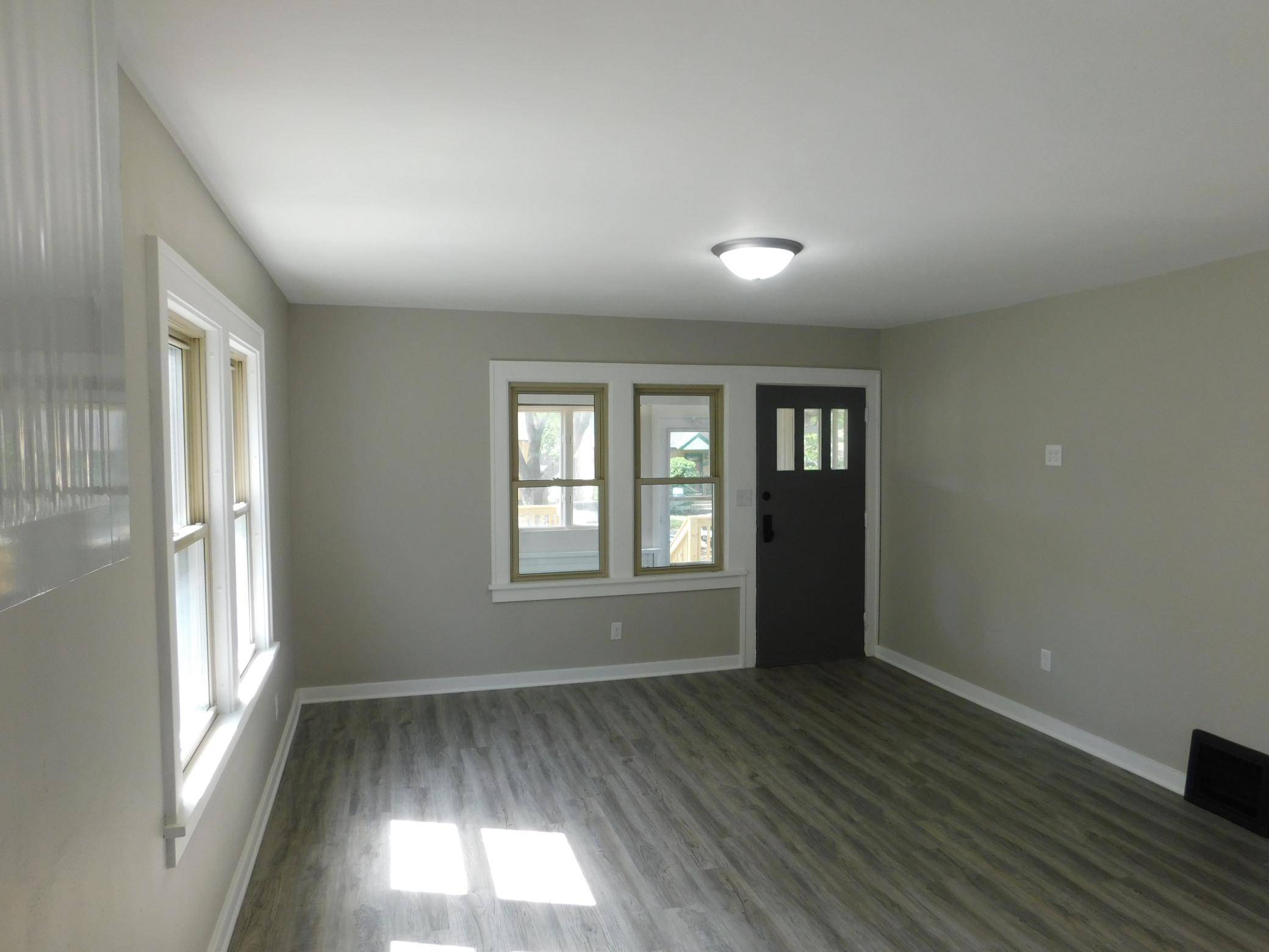 1885 Hawthorne AVE E, Saint Paul, MN 55119