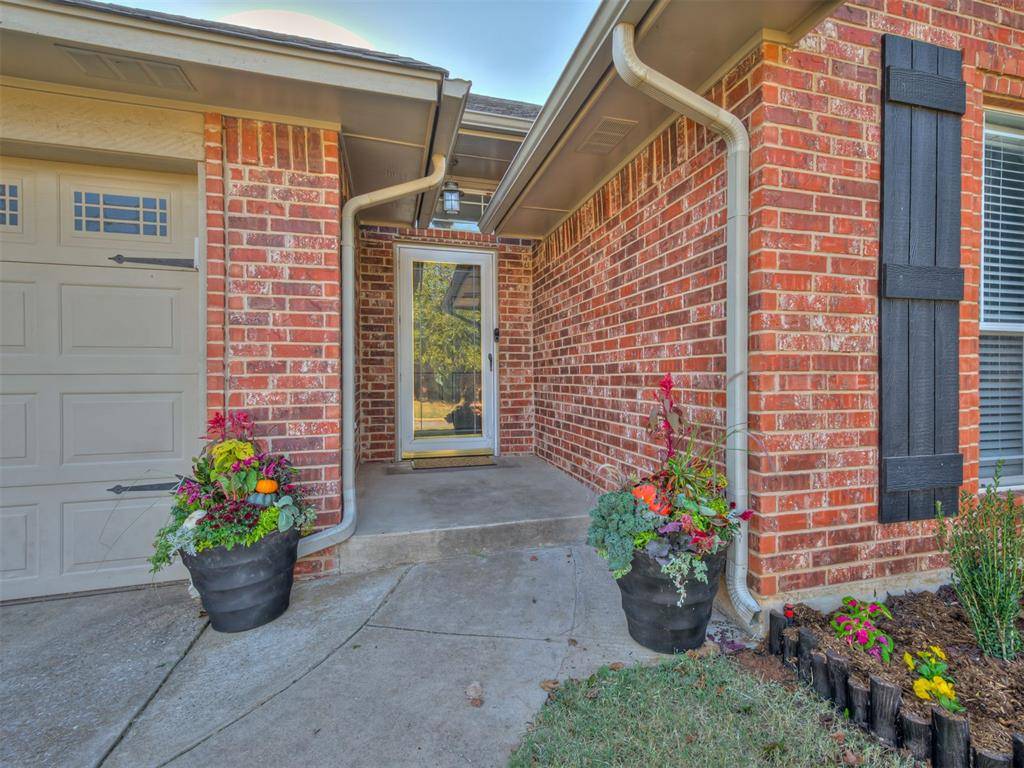 12276 SW 10th ST, Yukon, OK 73099