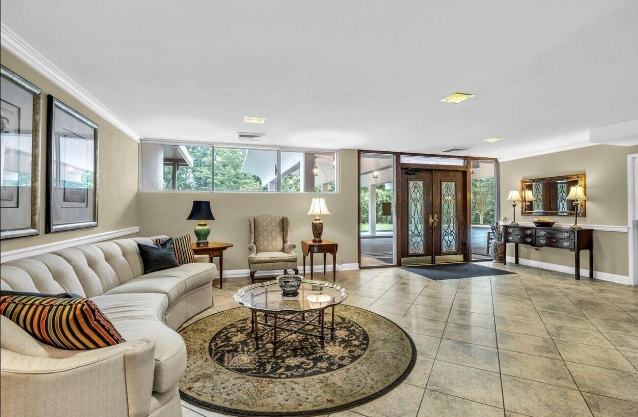 1414 Continental Drive #302, Chattanooga, TN 37405