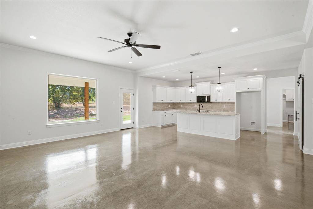 209 Waterford Drive, Weatherford, TX 76086