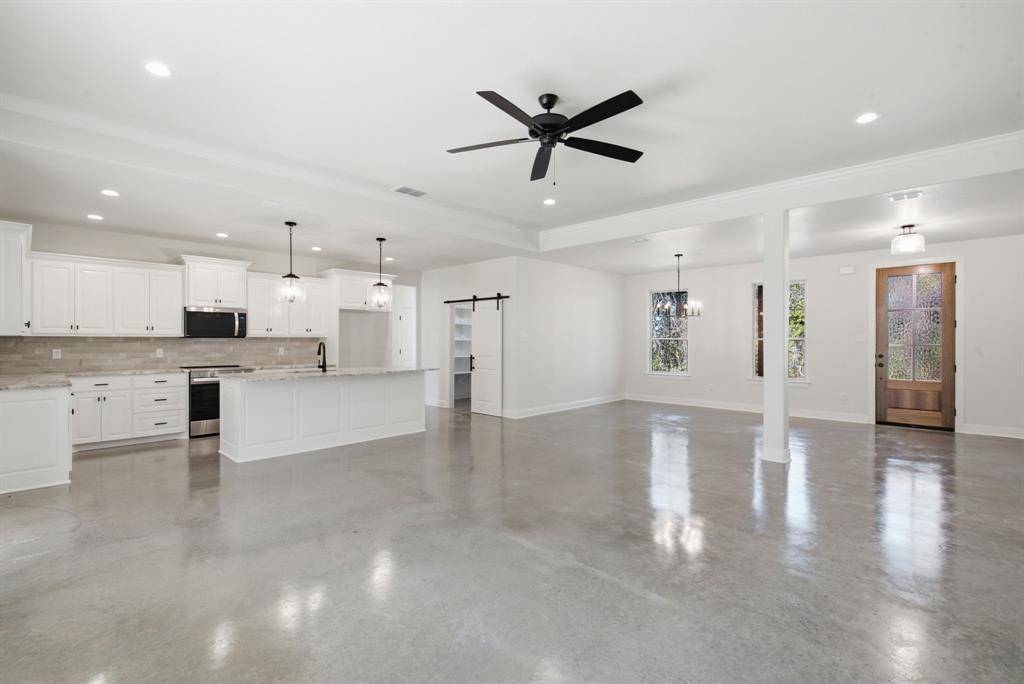 209 Waterford Drive, Weatherford, TX 76086