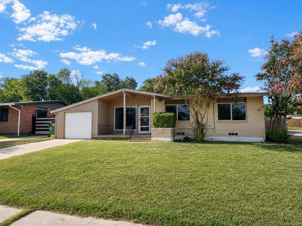 700 Pine Street, Hurst, TX 76053