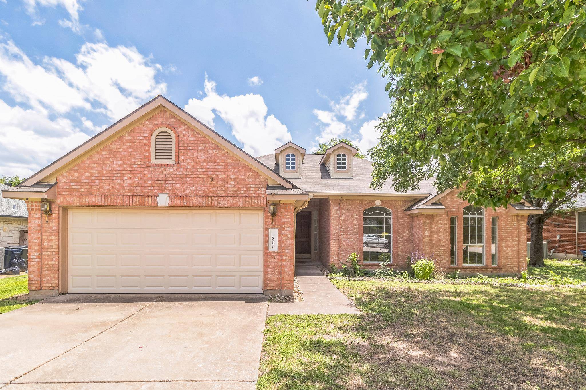 800 Mountain Ridge DR, Leander, TX 78641
