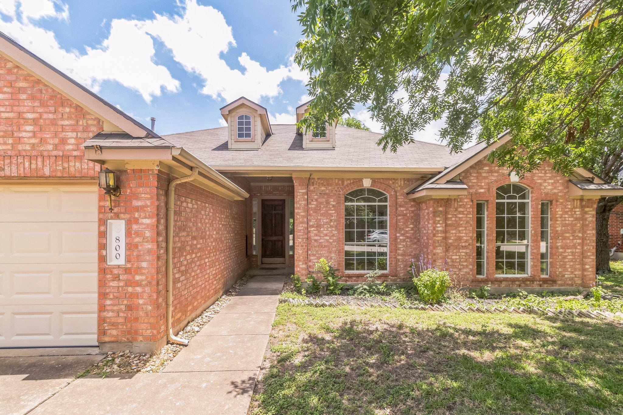 800 Mountain Ridge DR, Leander, TX 78641