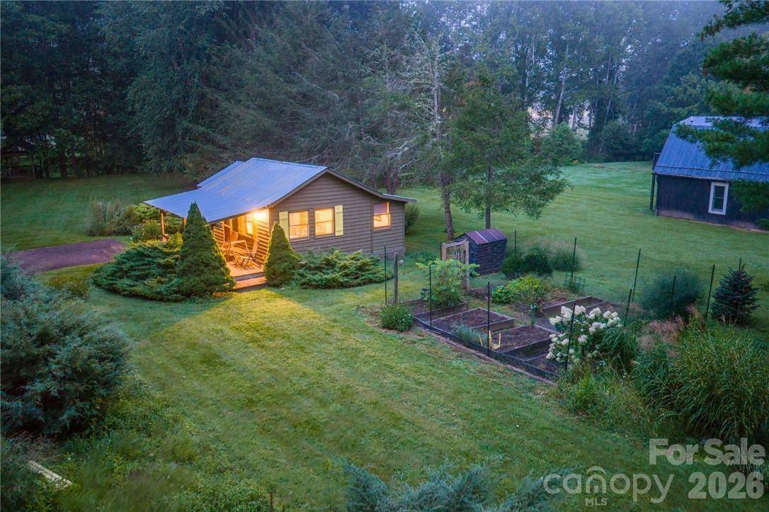 151 Red Tailed Hawk RD, Banner Elk, NC 28604