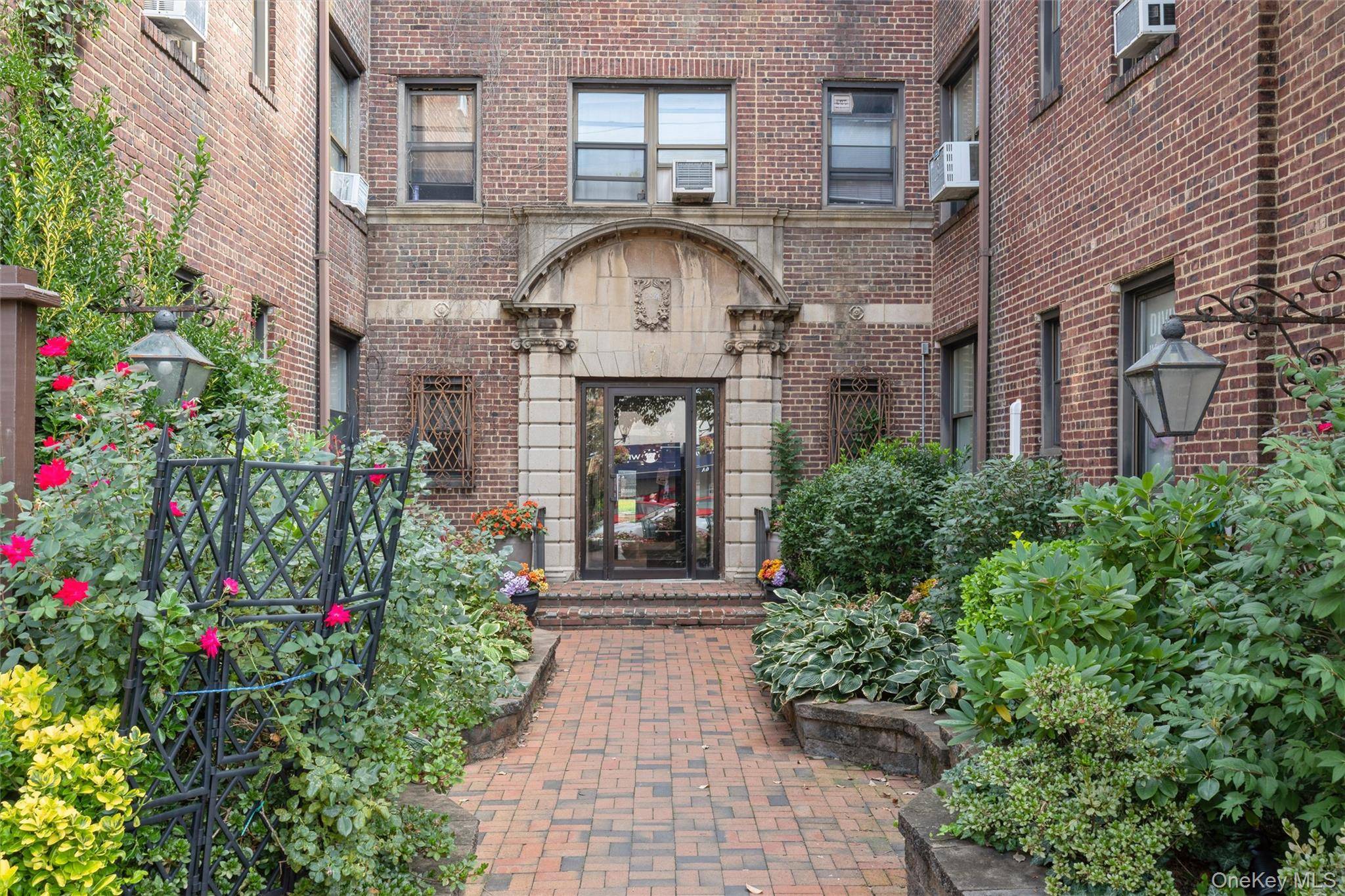7 Bond ST #3G, Great Neck, NY 11021