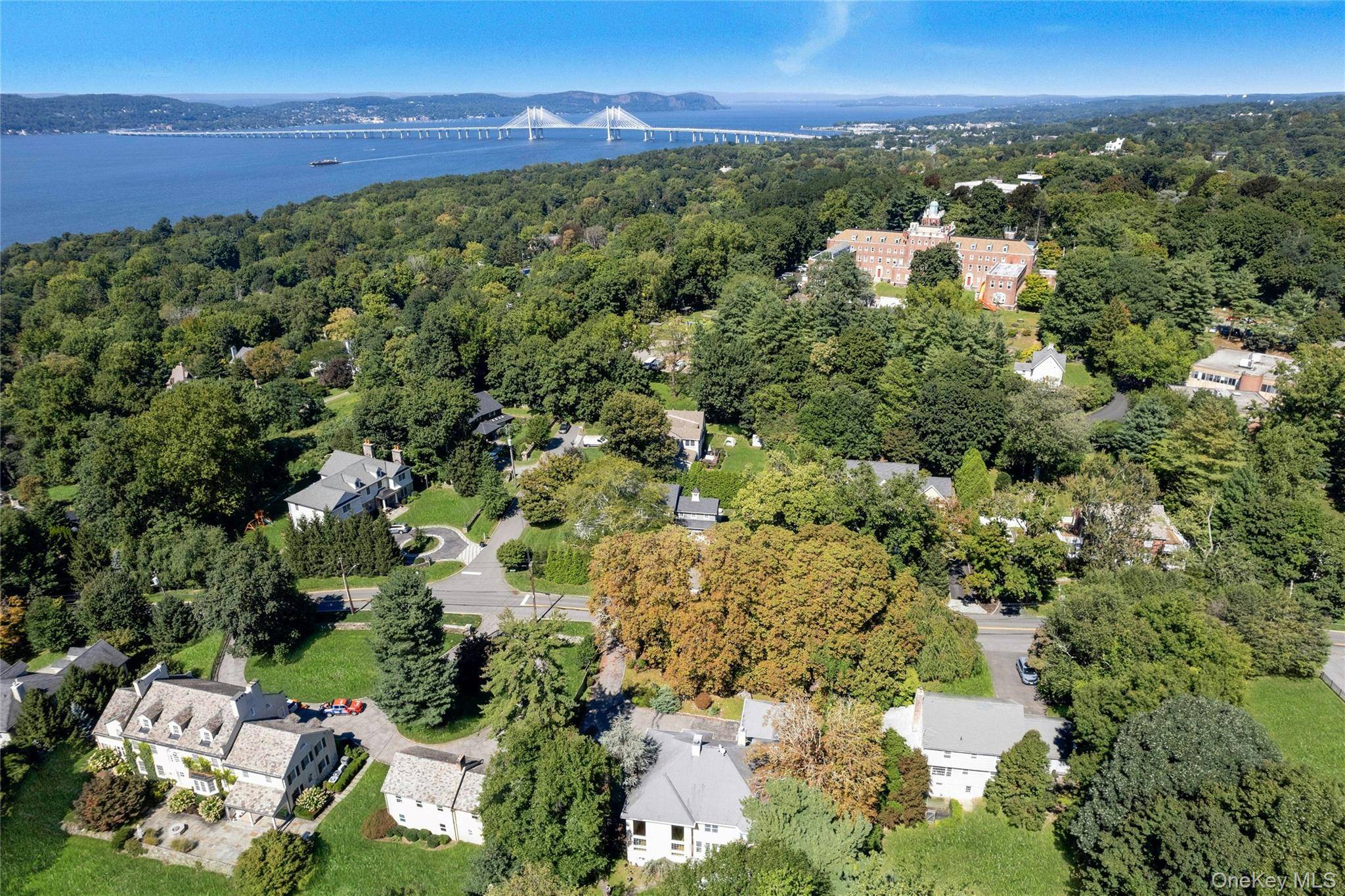 25 Riverview RD, Irvington, NY 10533