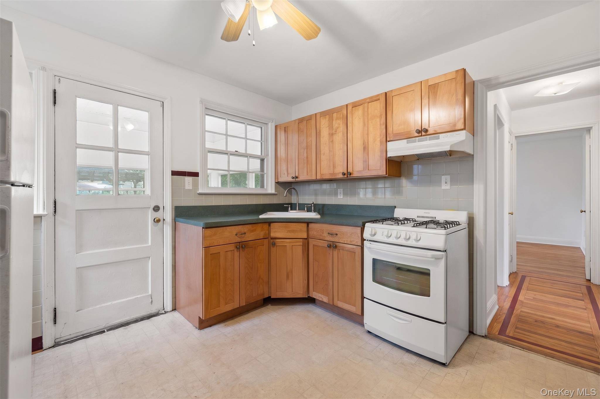 12 Benjamin AVE, Amityville, NY 11701