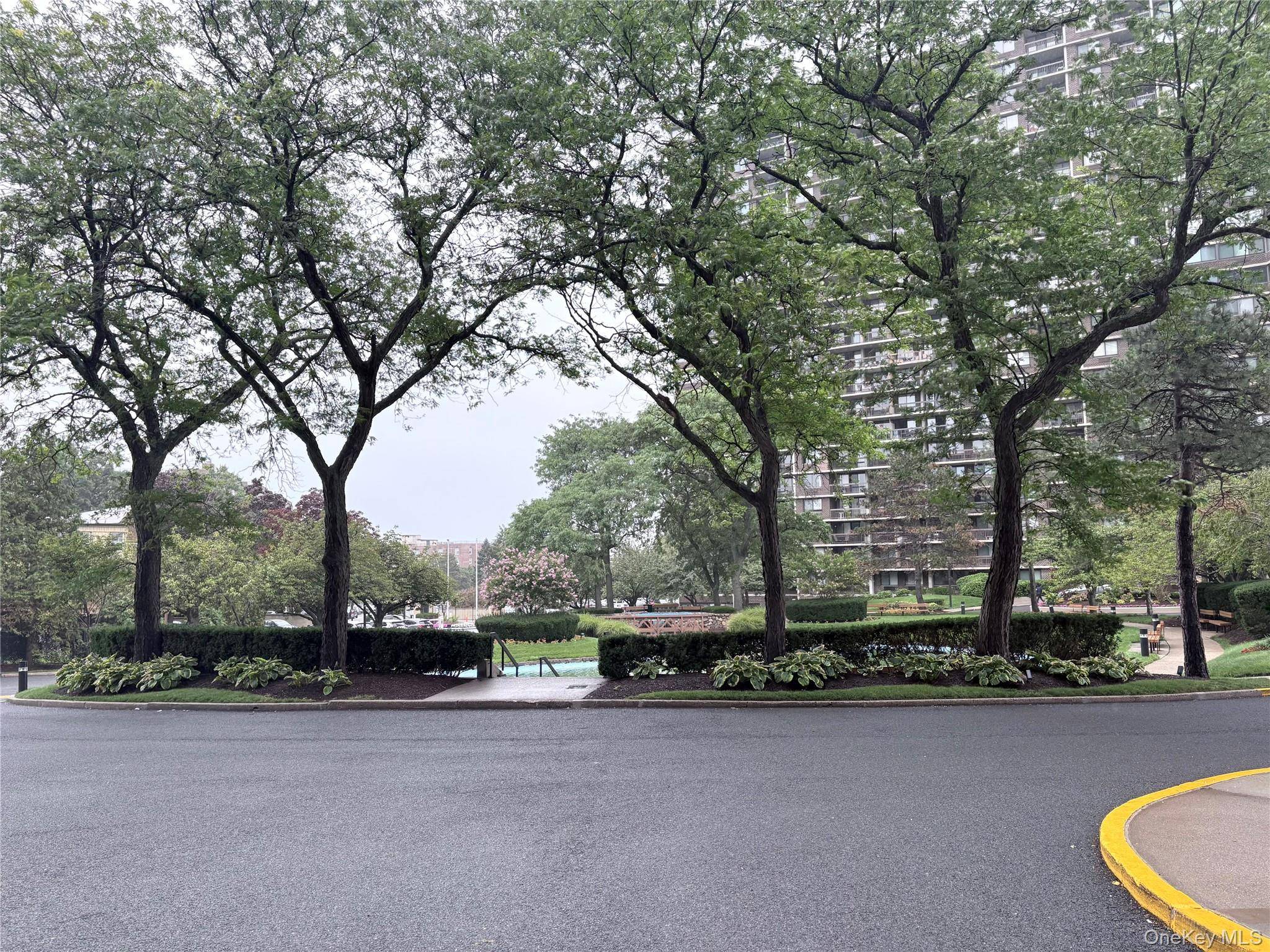 2 Bay Club DR #10K, Bayside, NY 11360
