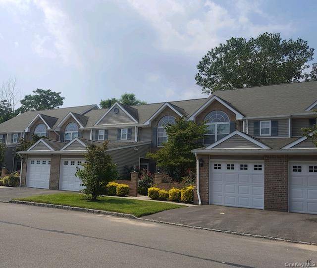 36 Horizon View DR #36, Farmingville, NY 11738