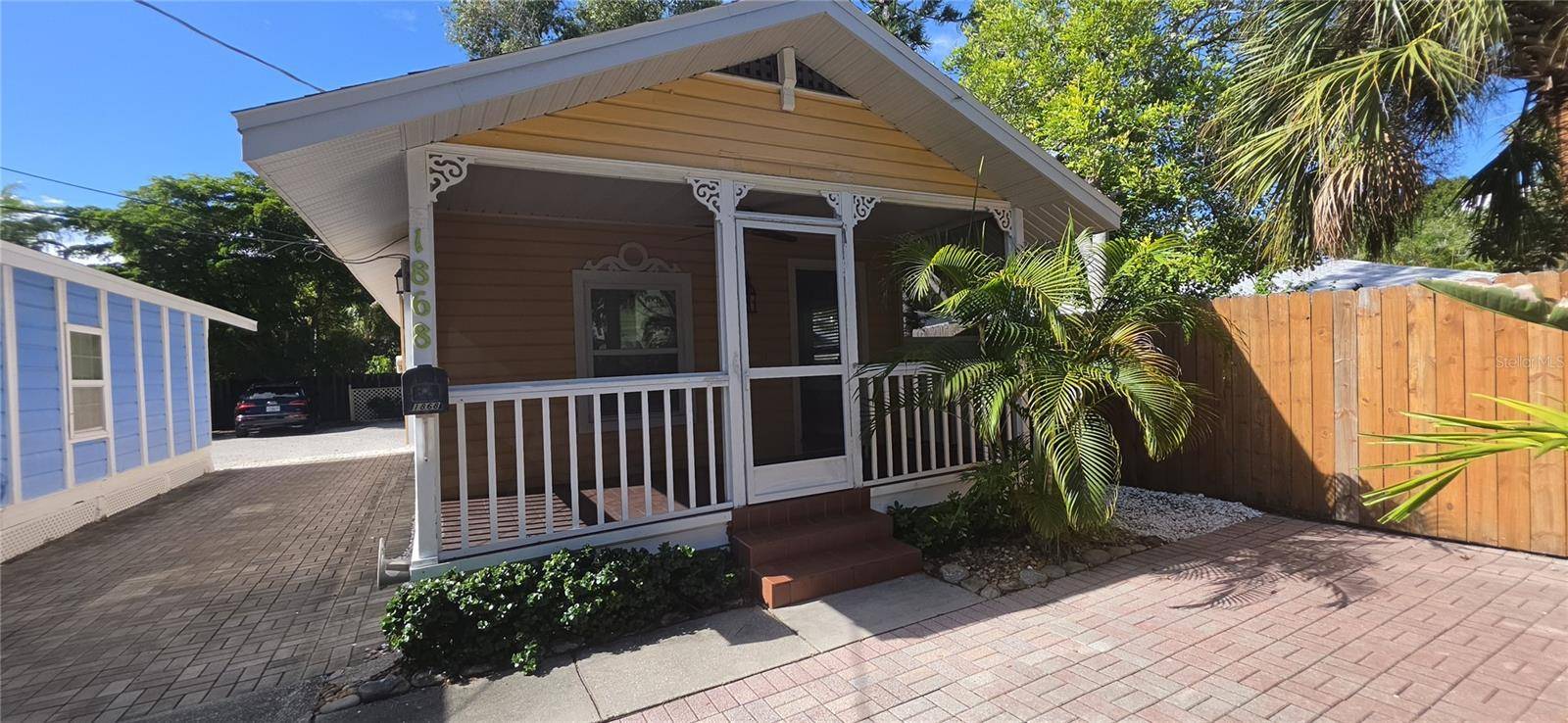1868 LAUREL ST, Sarasota, FL 34236
