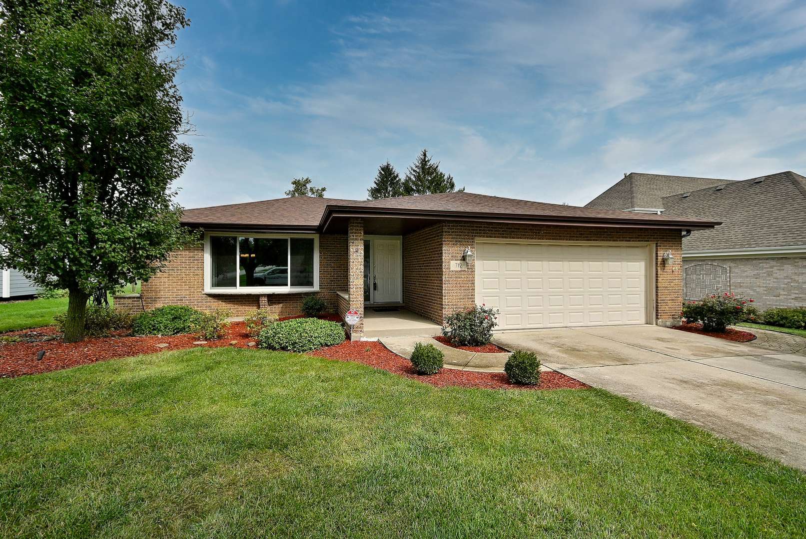 712 67th ST, Darien, IL 60561