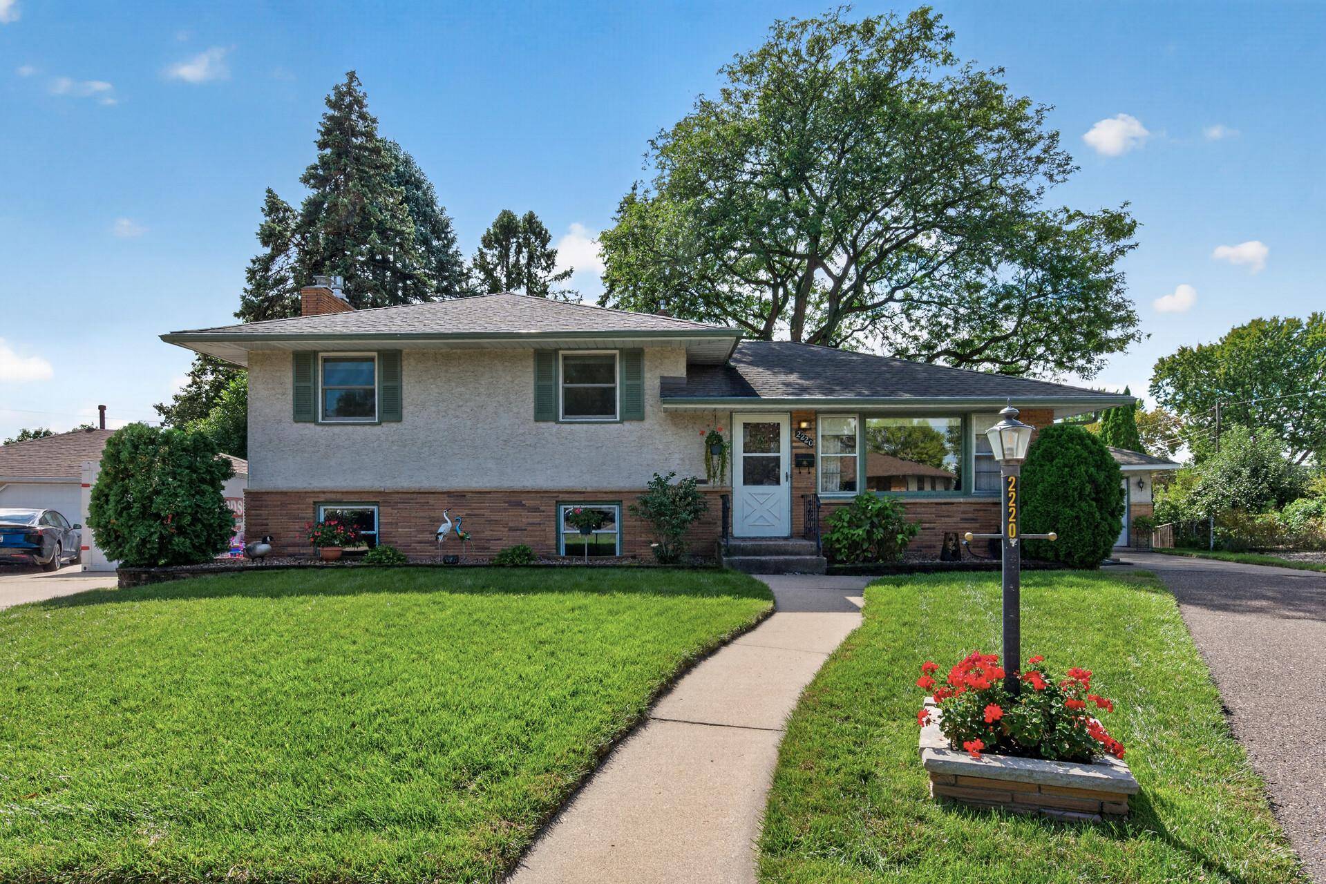 2220 Cardinal PL, Saint Paul, MN 55119