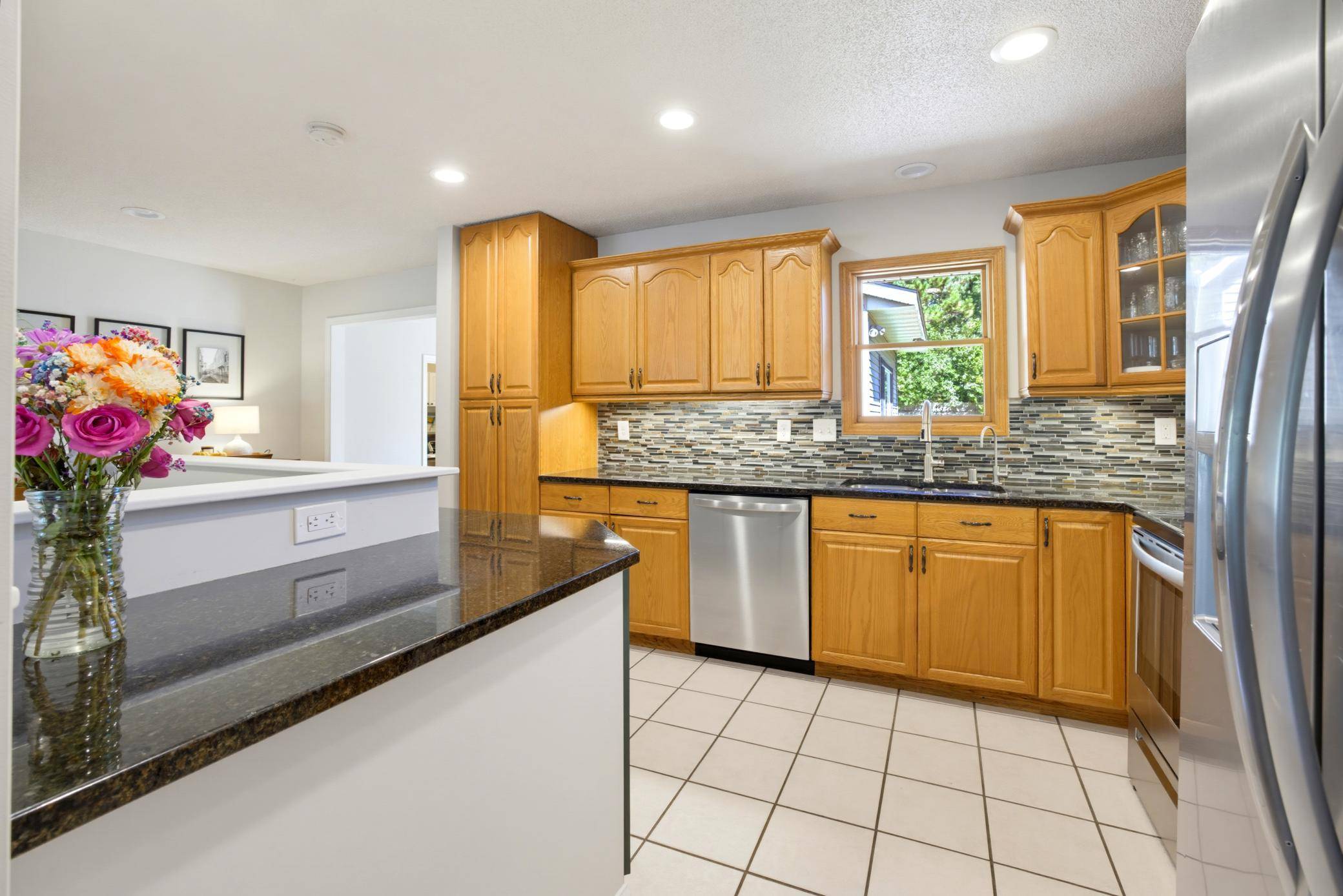 777 Mohican LN, Mendota Heights, MN 55120