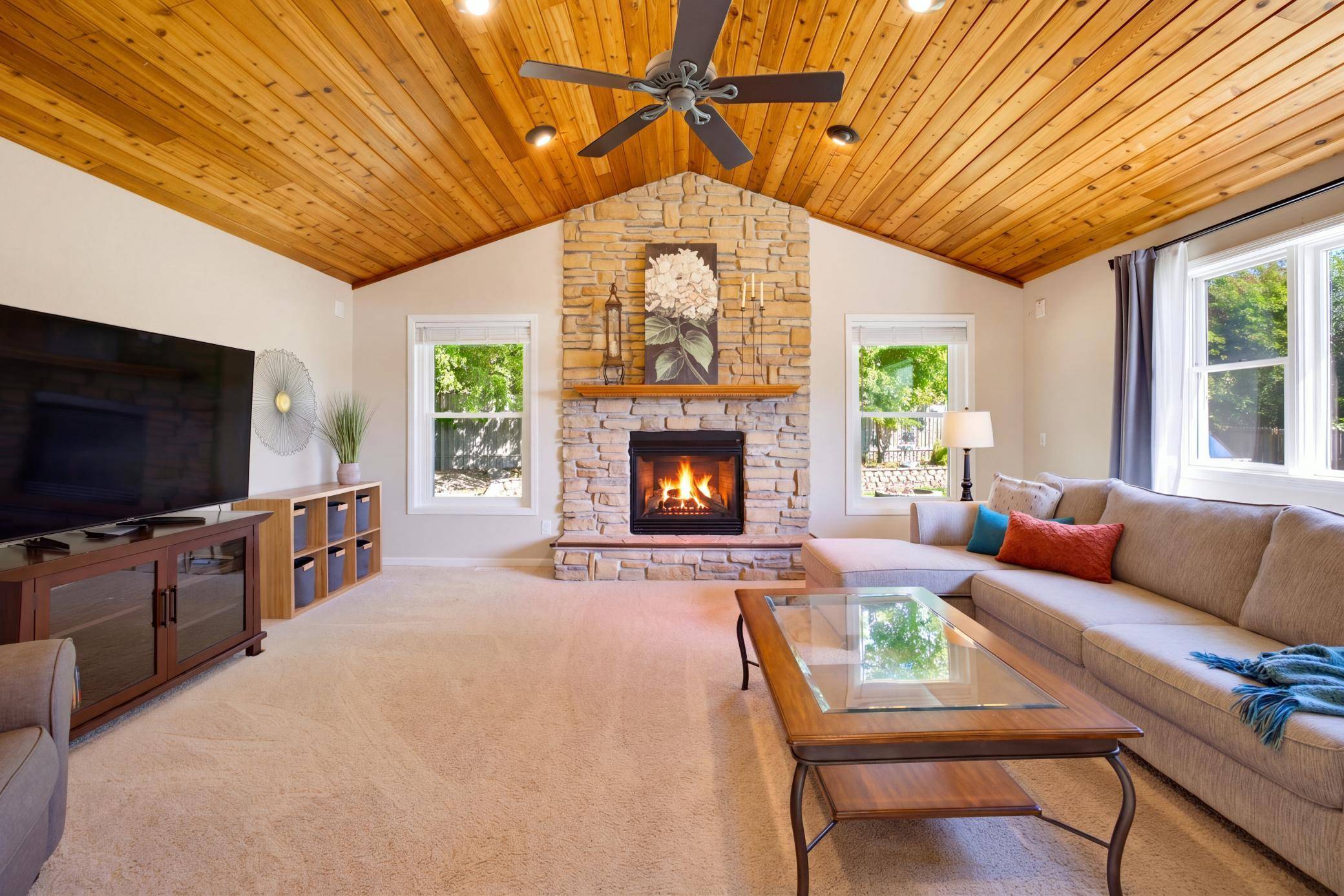777 Mohican LN, Mendota Heights, MN 55120