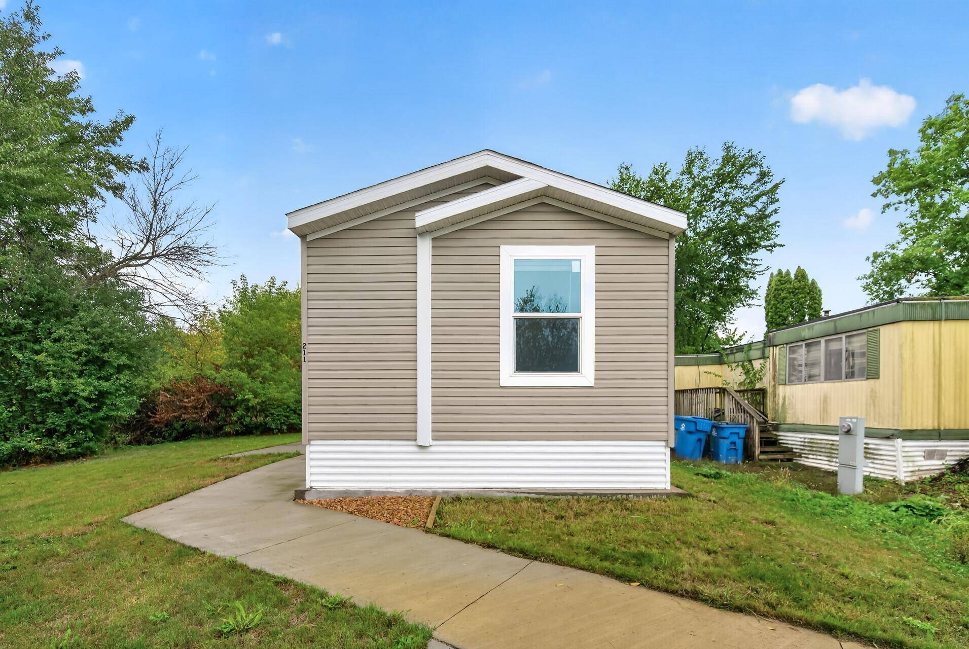 14750 W Burnsville Pkwy #211, Burnsville, MN 55306