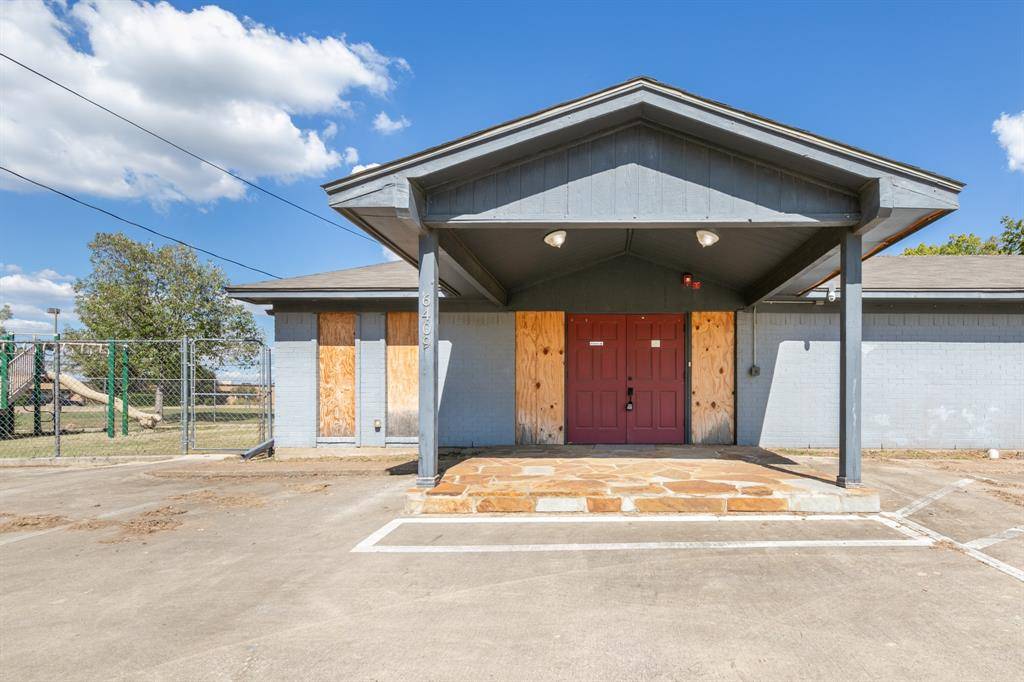 6409 W Poly Webb Road, Arlington, TX 76016