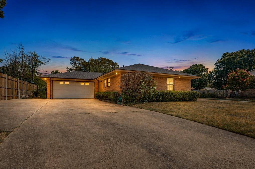 303 Merribrook Trail, Duncanville, TX 75116