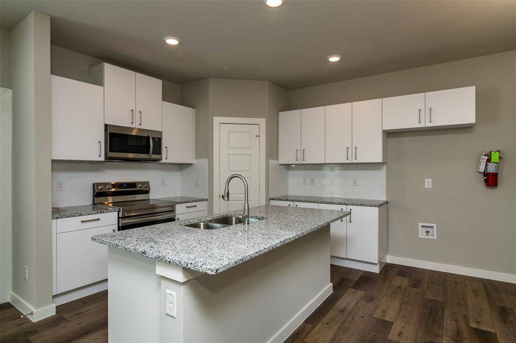 727 Harvest Moon Drive, Venus, TX 76084