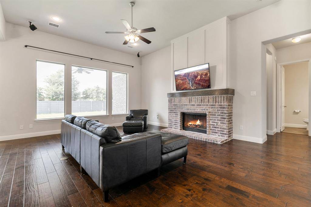 832 Dusty Trail, Little Elm, TX 76227