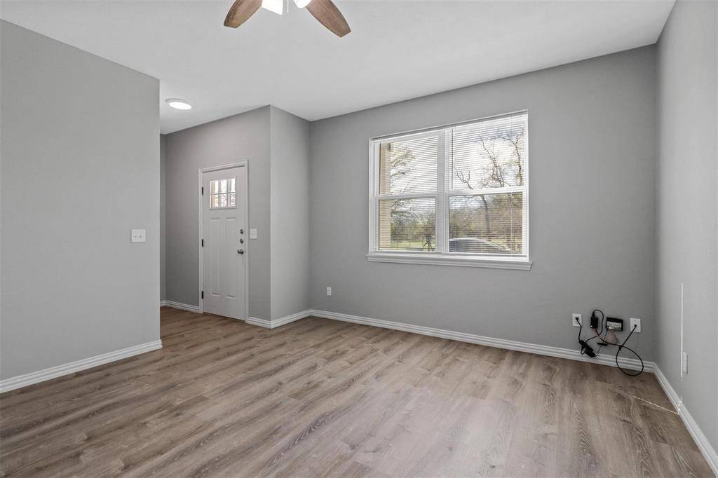 525-527 E Ball Street #525, Tom Bean, TX 75489