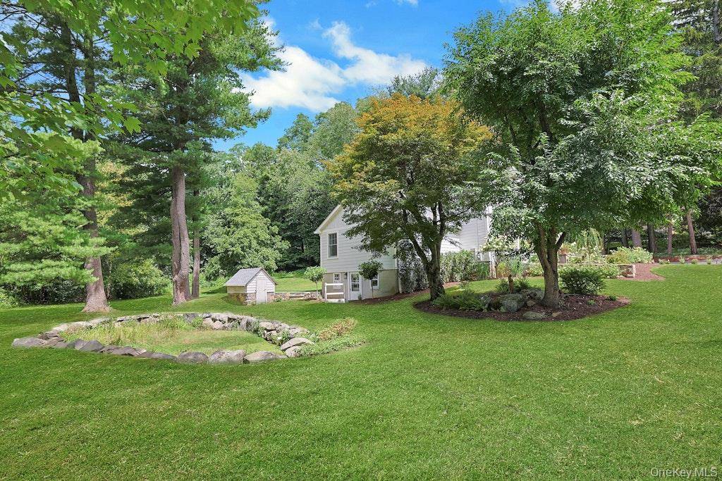 8 Rosehill DR, Armonk, NY 10504
