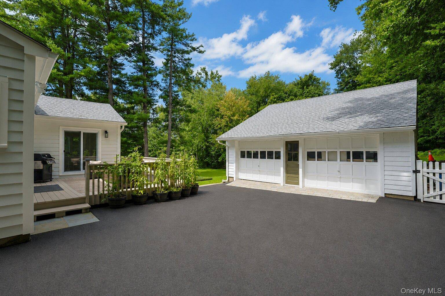8 Rosehill DR, Armonk, NY 10504