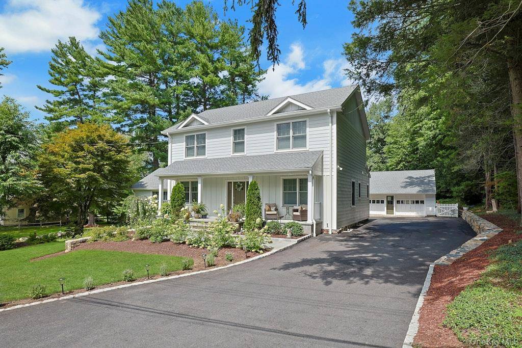 8 Rosehill DR, Armonk, NY 10504