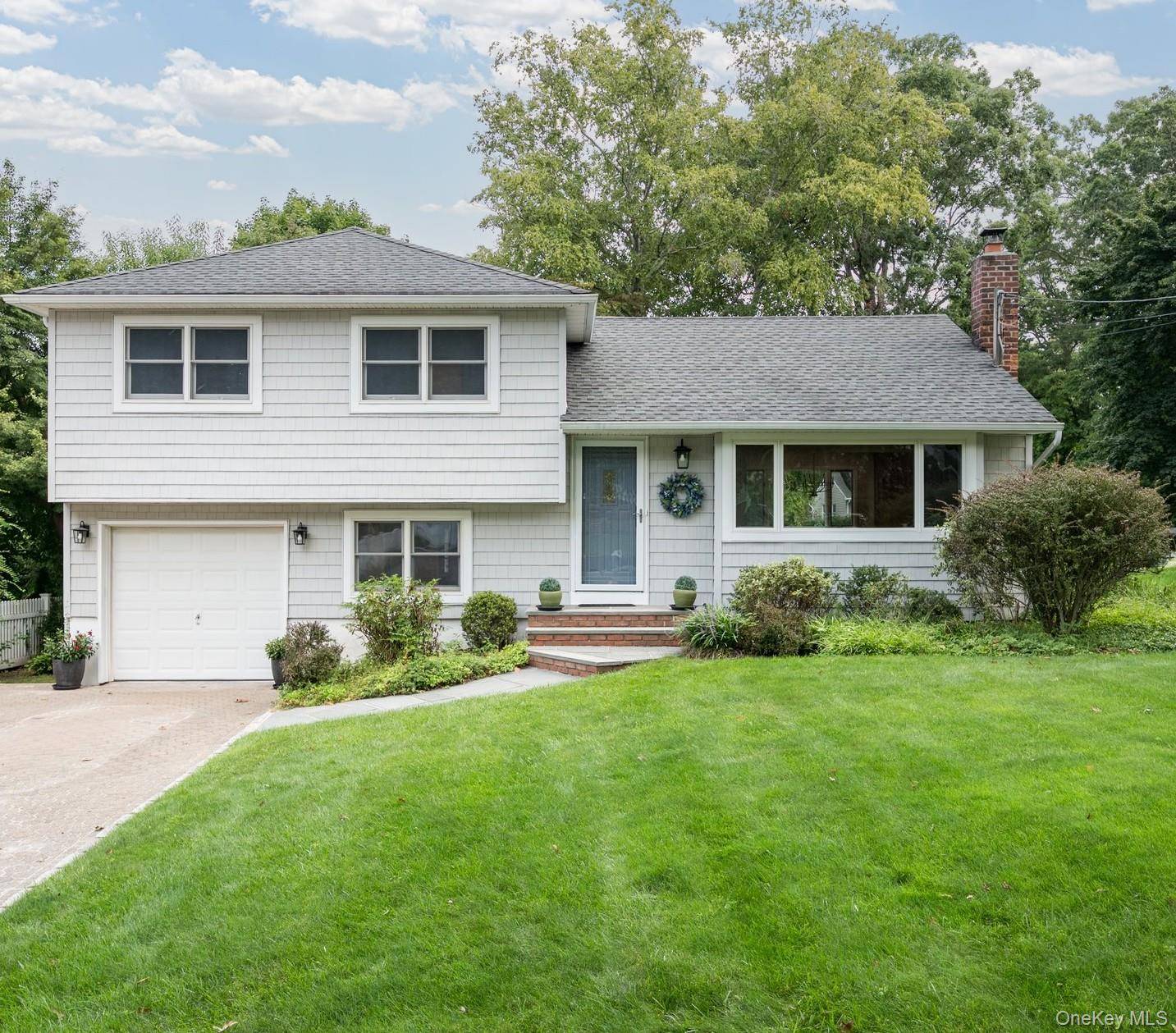 30 Sheppard LN, Huntington, NY 11743