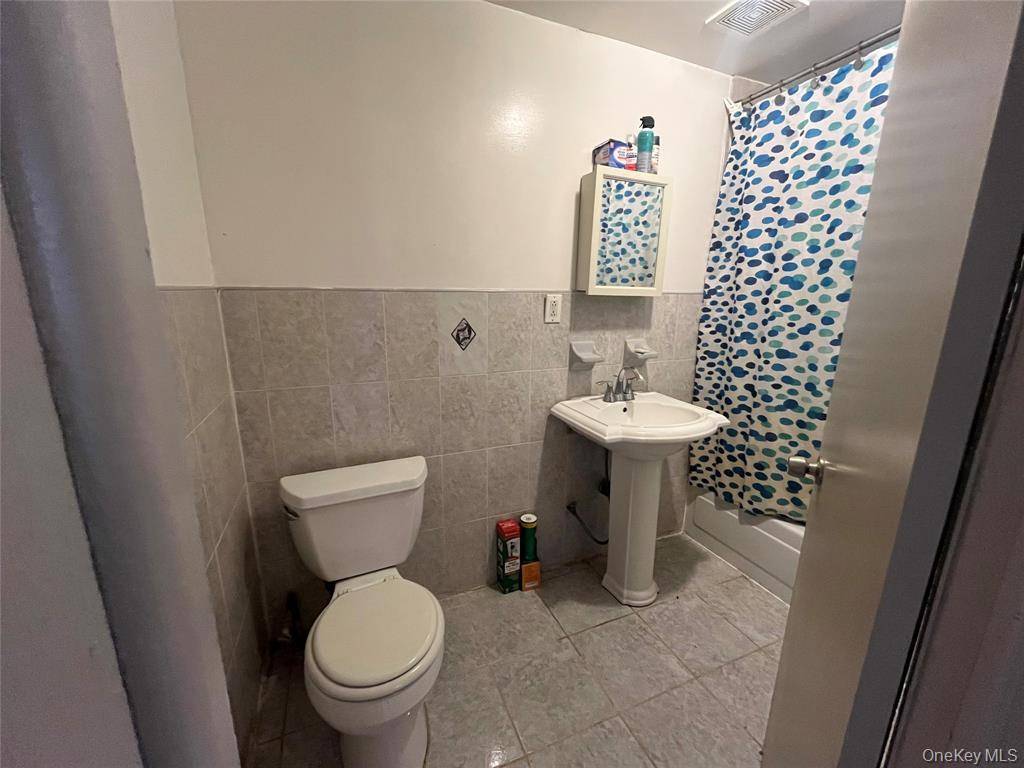 99-22 34th Ave, Corona, NY 11368