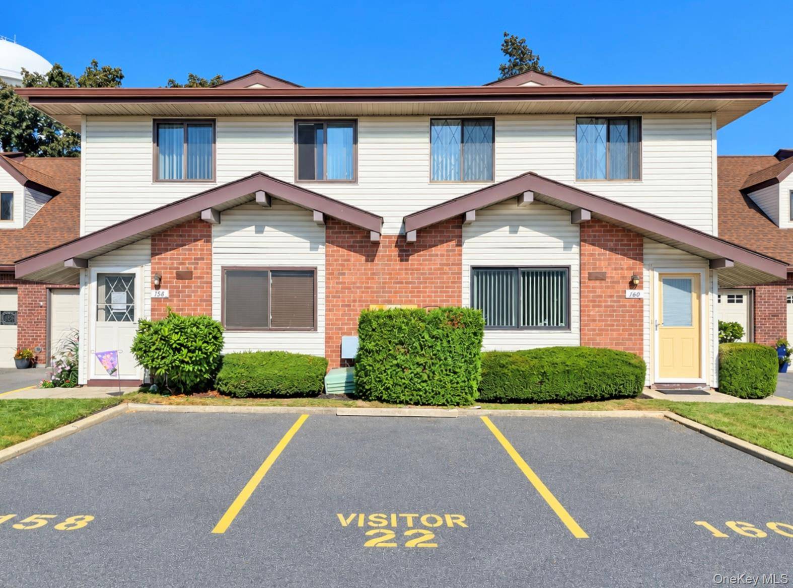 160 Cambridge DR, Copiague, NY 11726