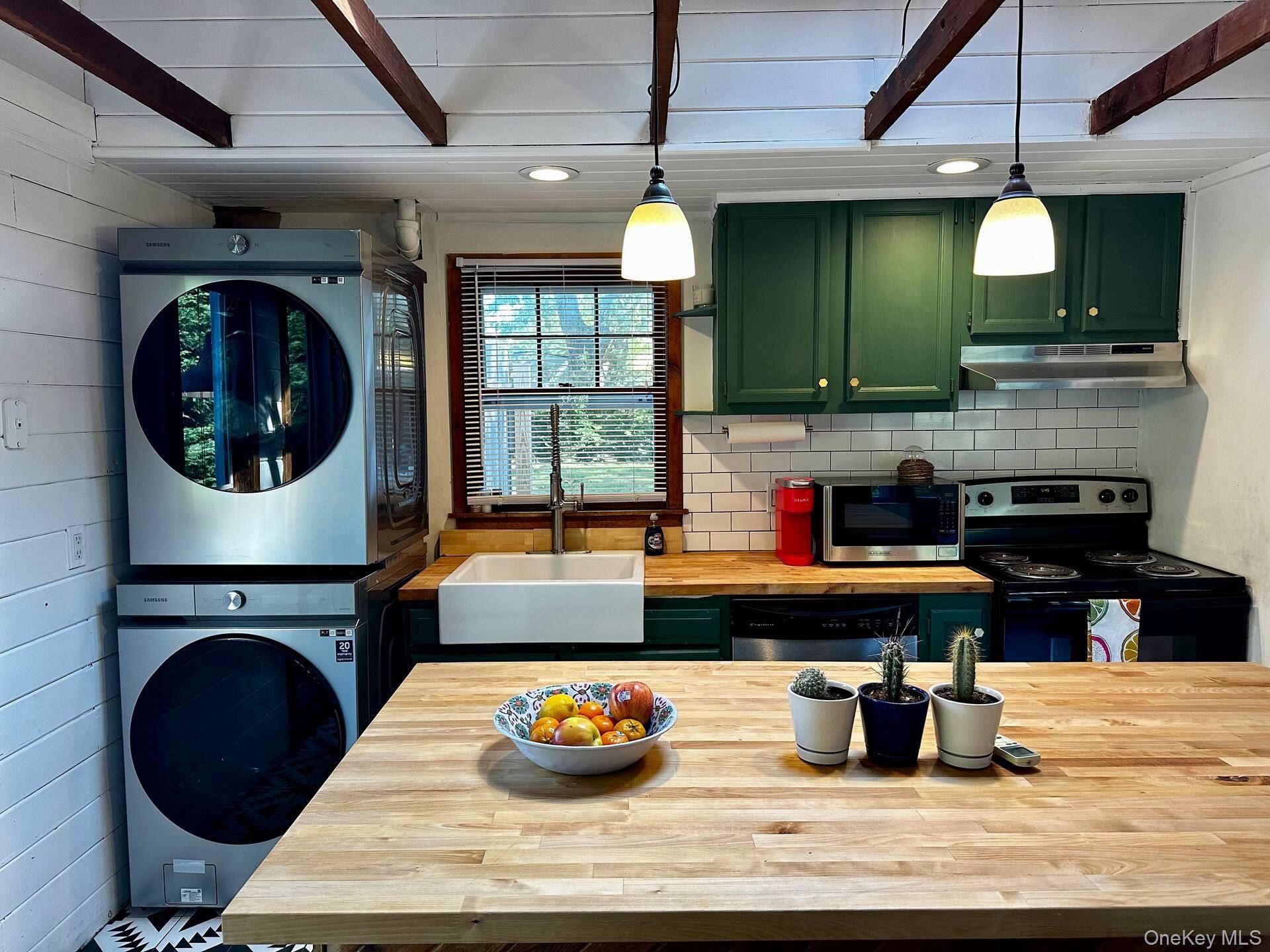332 Canoe Place RD, Southampton, NY 11968