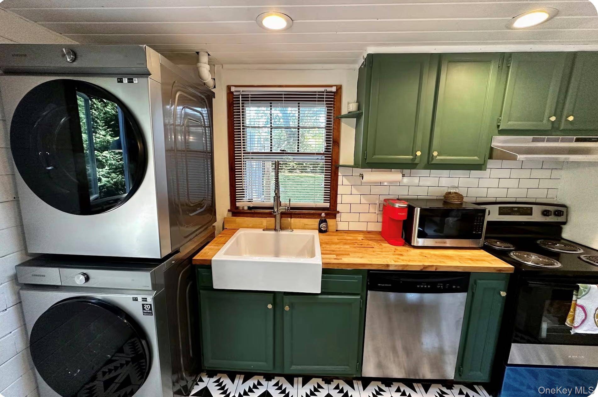 332 Canoe Place RD, Southampton, NY 11968