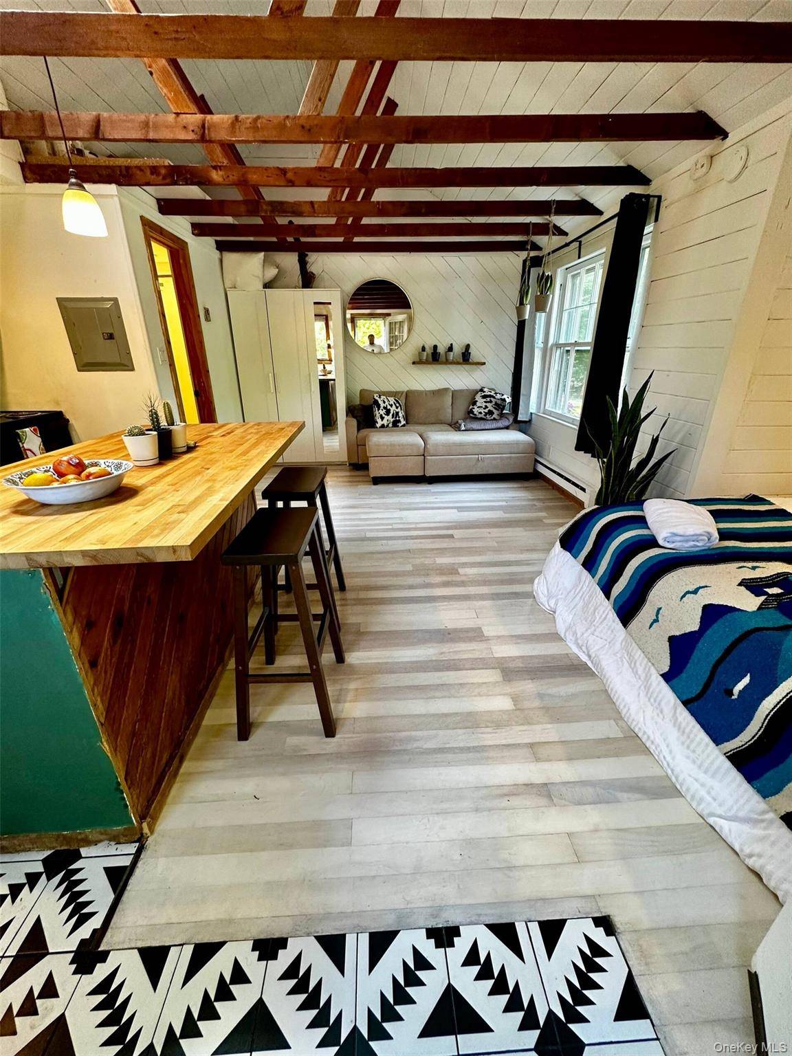 332 Canoe Place RD, Southampton, NY 11968