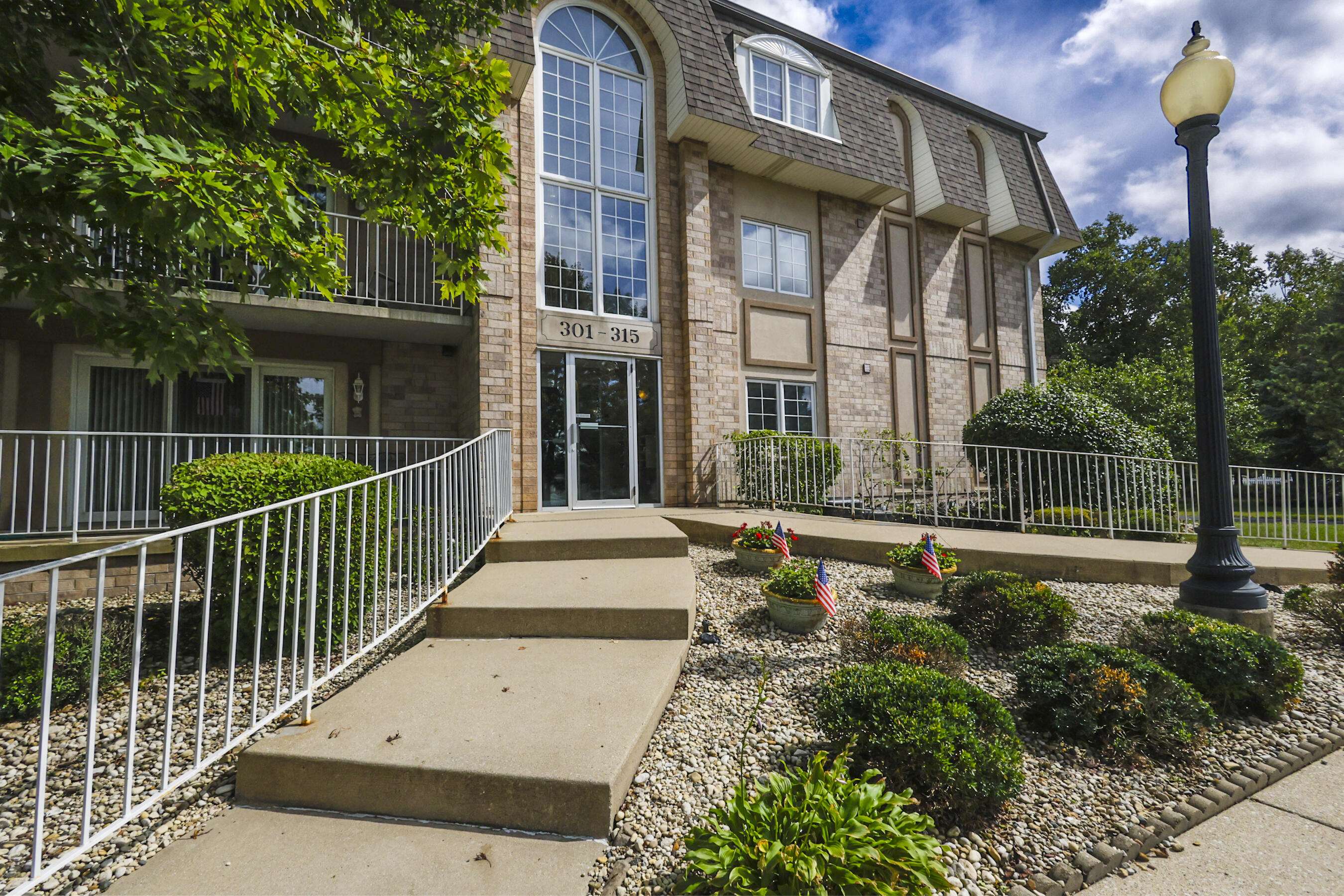 306 Swan Drive #2a, Dyer, IN 46311