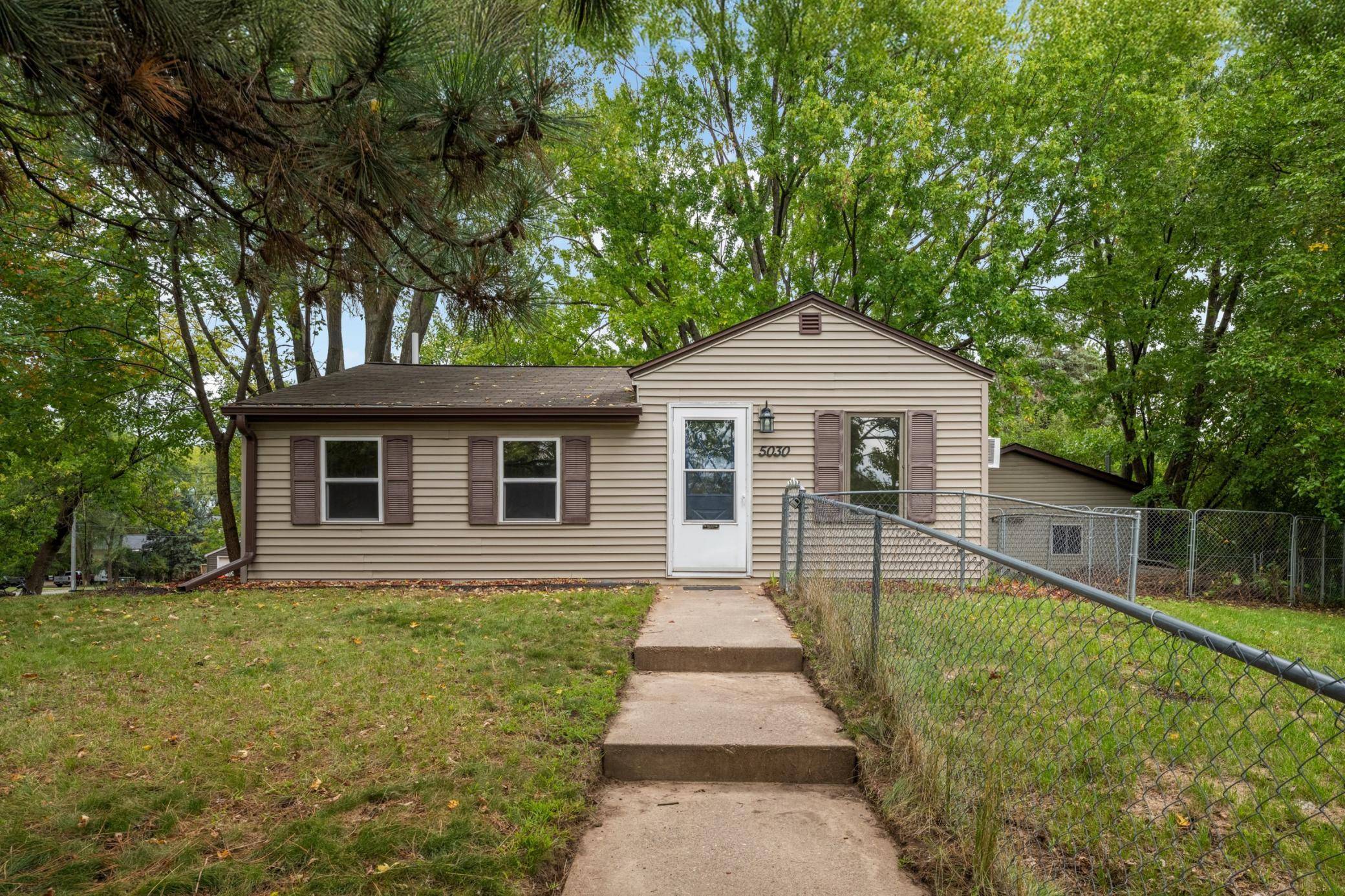 5030 Brent AVE, Inver Grove Heights, MN 55076
