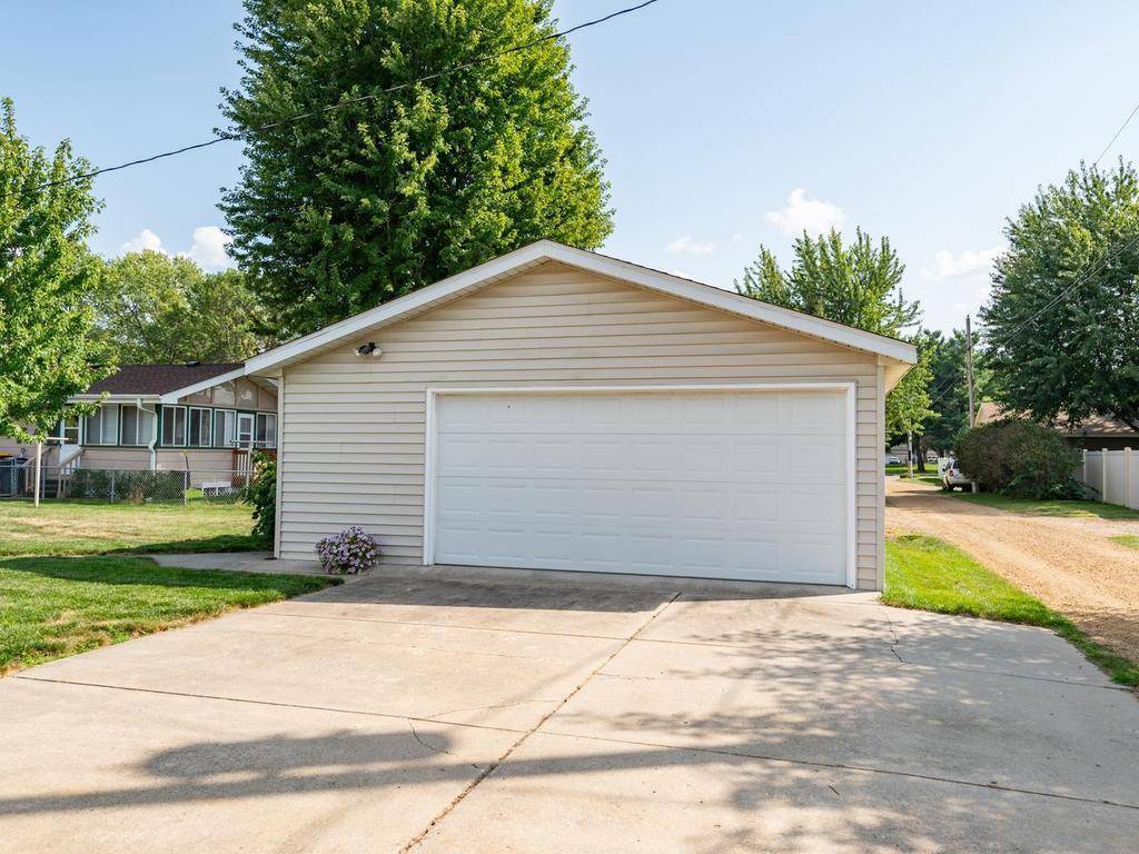 948 Main ST S, Shakopee, MN 55379