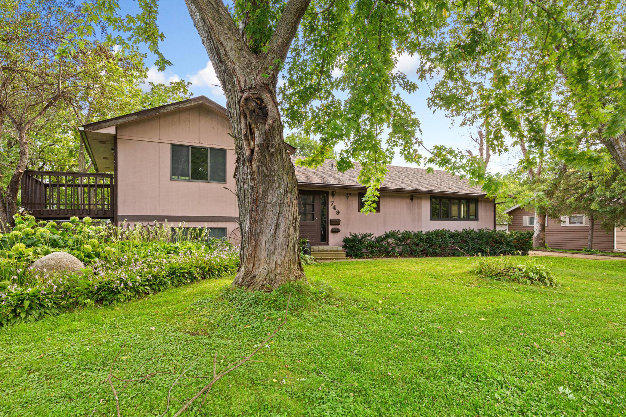 749 12th ST NE, Owatonna, MN 55060