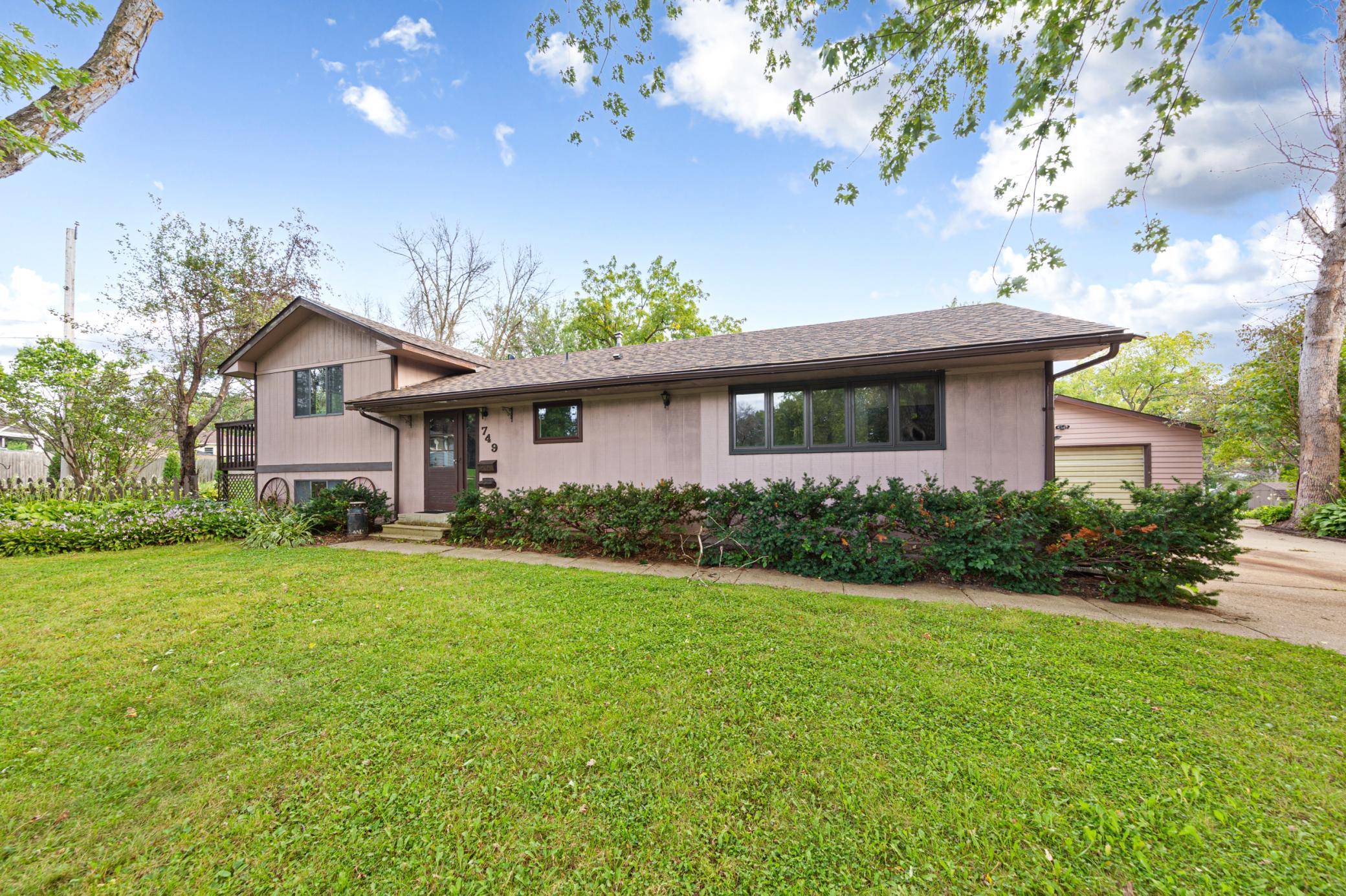 749 12th ST NE, Owatonna, MN 55060
