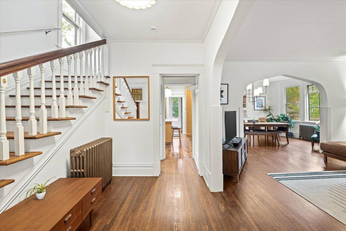 2031 Lincoln AVE, Saint Paul, MN 55105