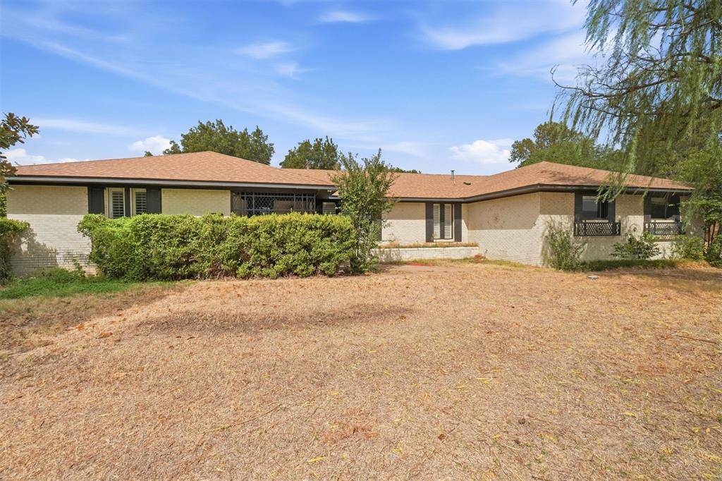 525 Lakeside DR, Altus, OK 73521