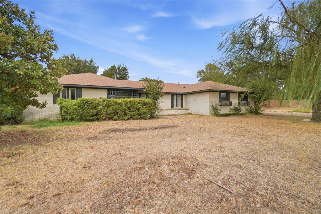 525 Lakeside DR, Altus, OK 73521