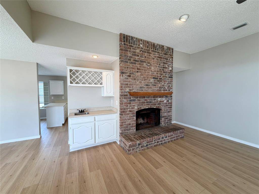 825 Weaver Street, Cedar Hill, TX 75104