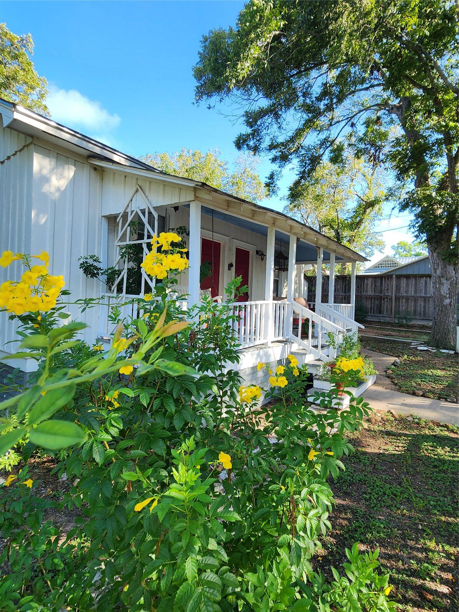 307 W Market ST, Fayetteville, TX 78940