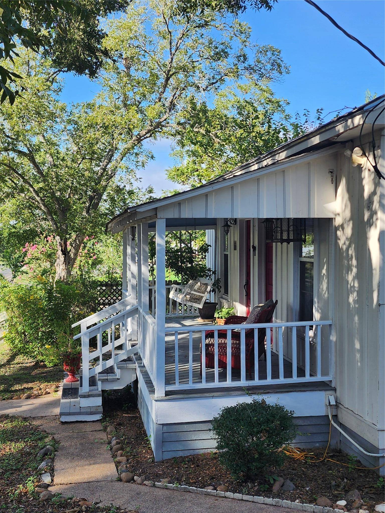307 W Market ST, Fayetteville, TX 78940